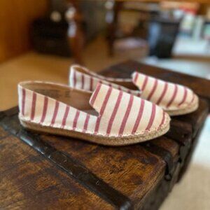 TIME AND TRU Cream Ivory and Red Nautical Flat Espadrilles – 8 ½